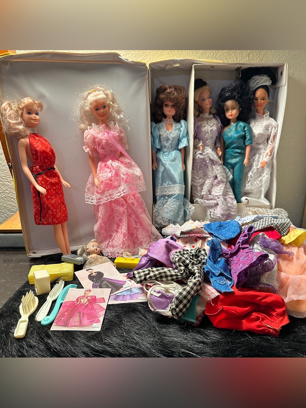 🩷 Vintage 1980's Barbie Doll Case Full
Clothes Group Lot Accessories🩷